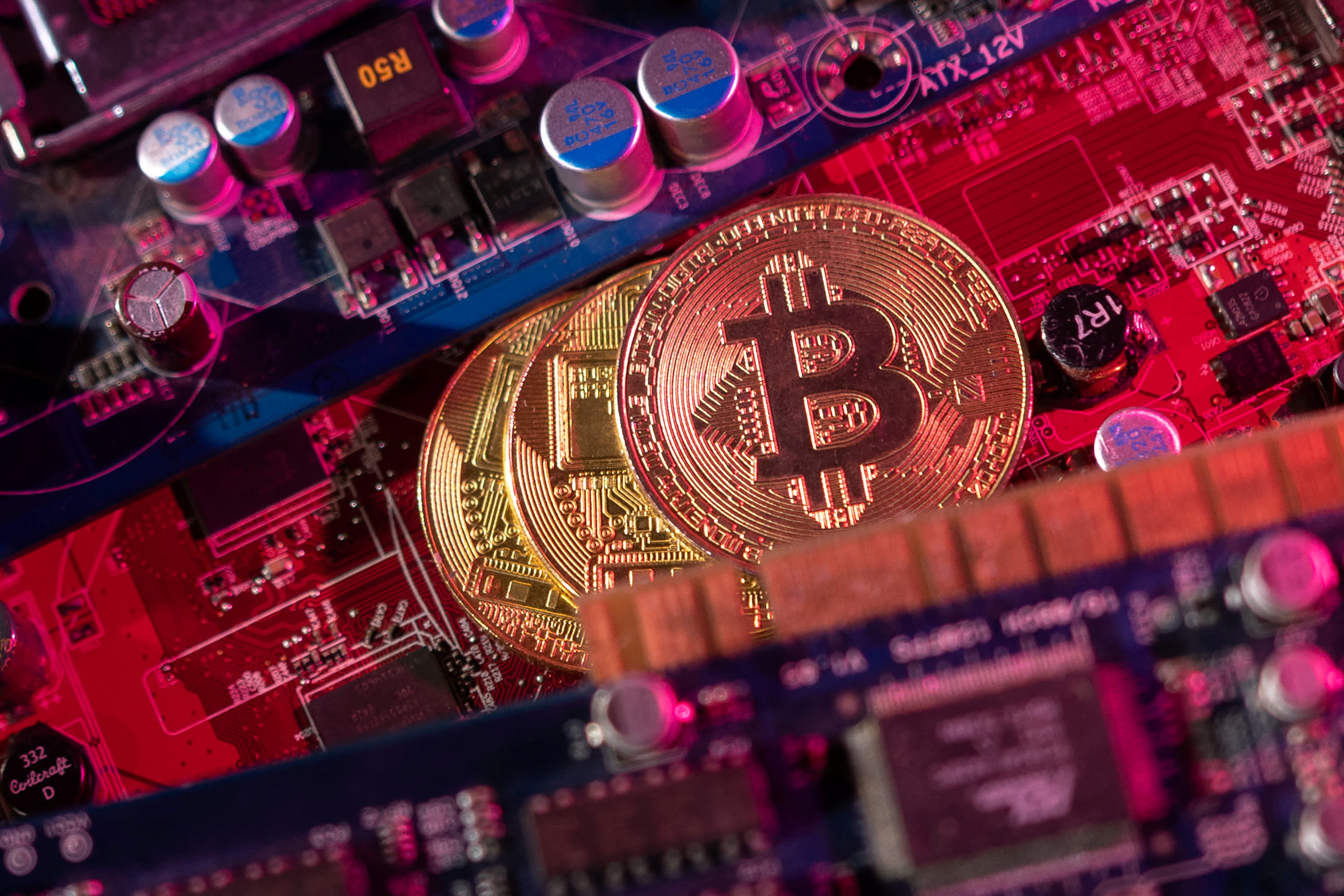 Miners on the Bitcoin network experience a decrease in rewards for the fourth time through 'halving'.