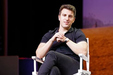 Airbnb CEO discusses the error he committed during Covid-19 layoffs: "A business is not a family."