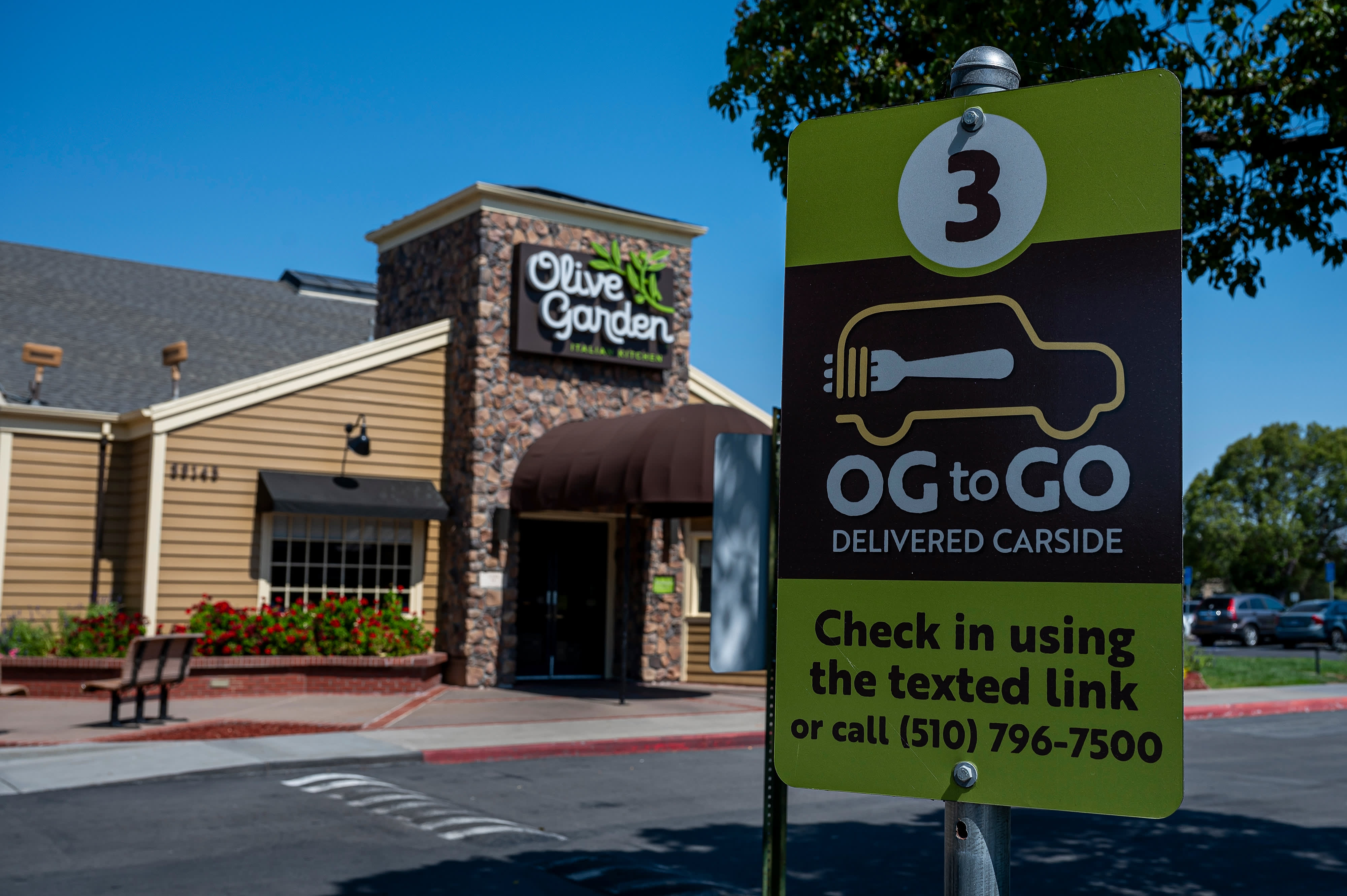 Darden, the owner of Olive Garden, surpasses earnings expectations and raises forecasts as sales increase.