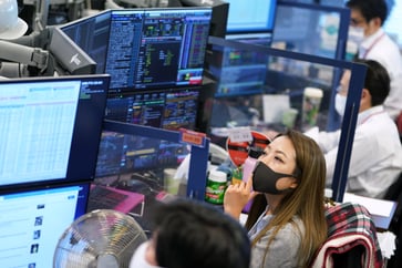 Asian markets decline, causing Hong Kong and Japanese stocks to fall following Wall Street's volatility.