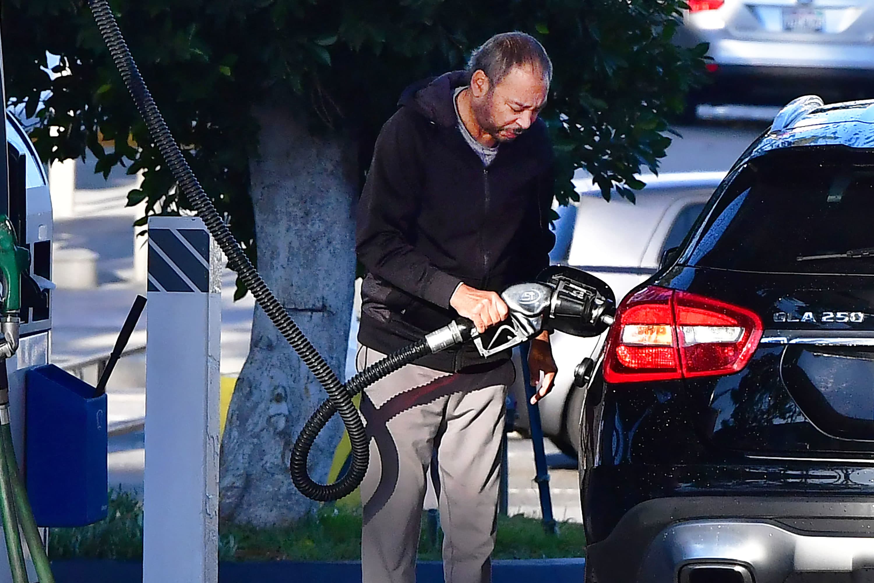 The price of crude oil increases by up to 7% following the U.S.'s decision to prohibit imports from Russia, but later declines from its peak during the trading session.