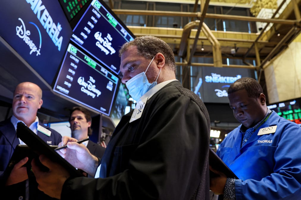 The Dow is predicted to open with a slight increase after seven consecutive weeks of decline.
