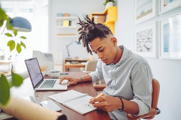 Financial experts advise young people to steer clear of these 3 typical money blunders in order to think long-term.