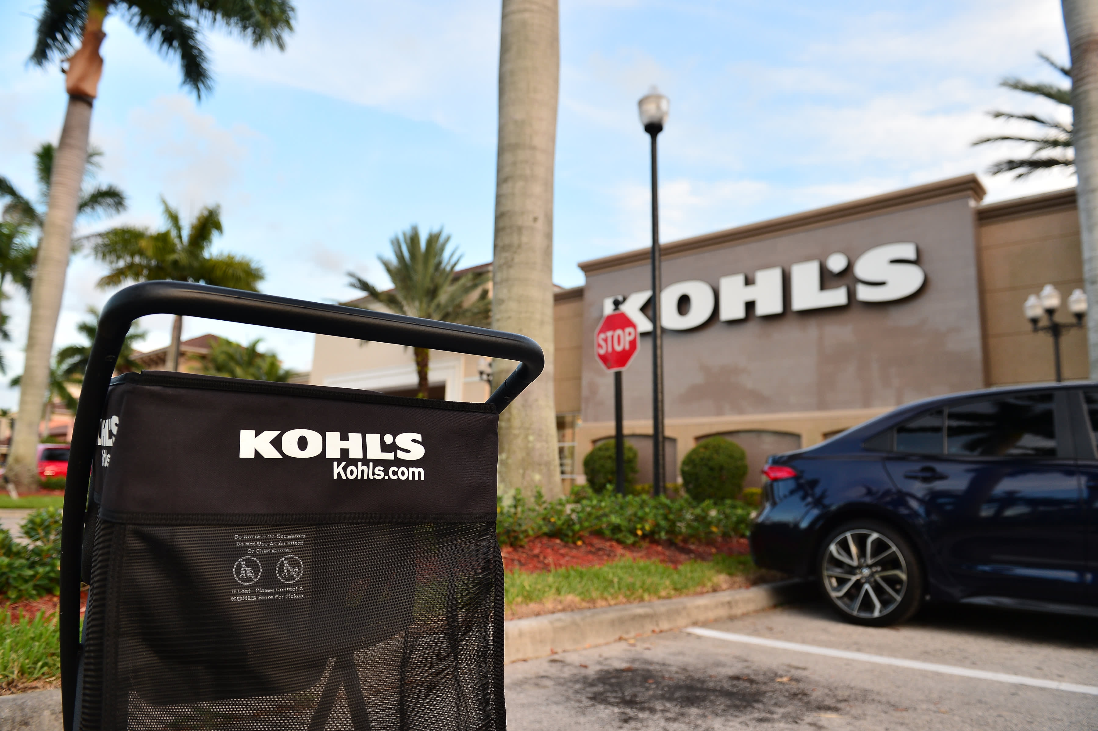 Kohl's should reject buyout offers that endanger jobs in Wisconsin, says senator.
