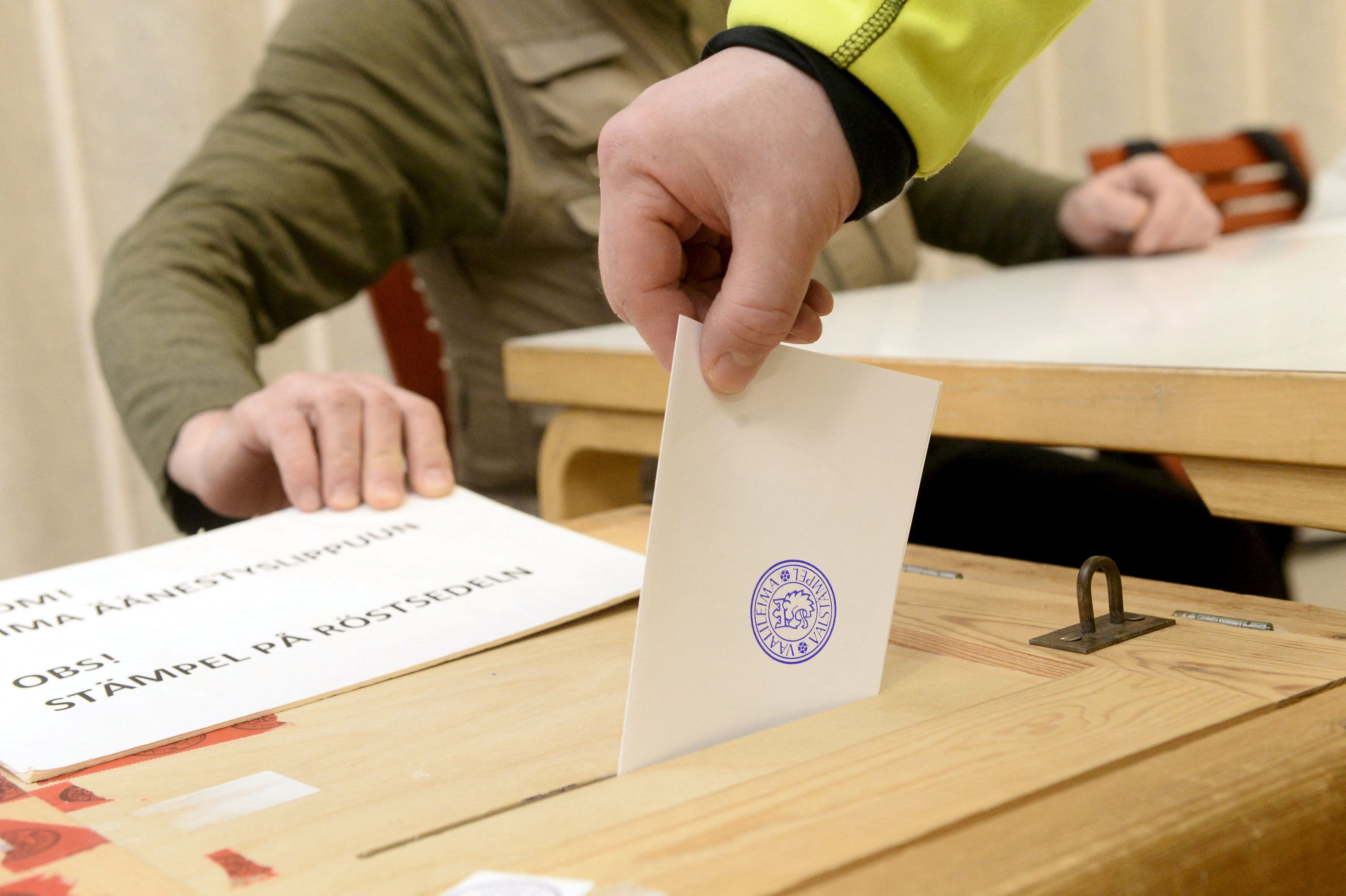 Alexander Stubb advances to the second round of Finland's presidential election, according to projections.