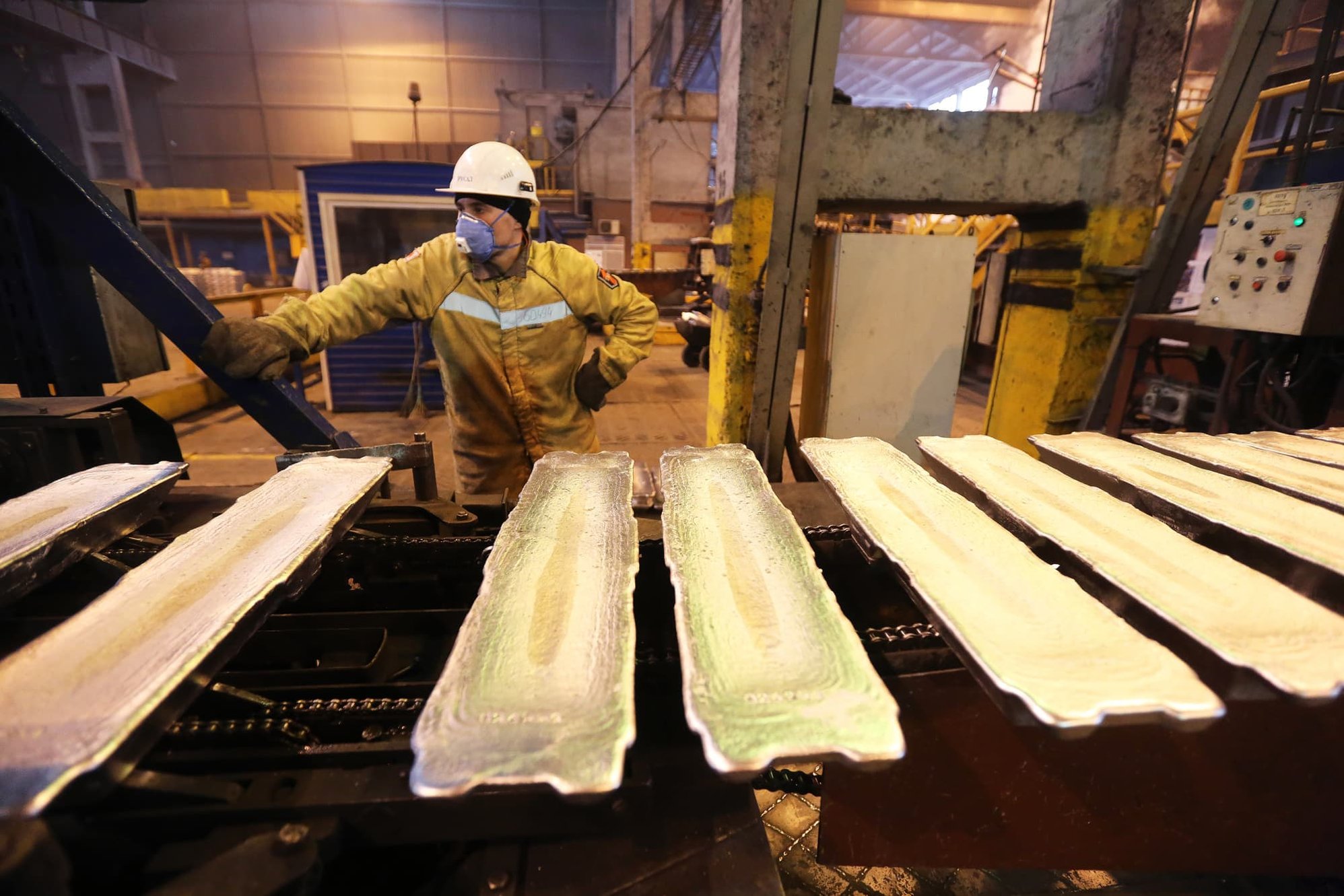 Fears of supply disruption cause metal prices to rise, aluminum sets a new record.