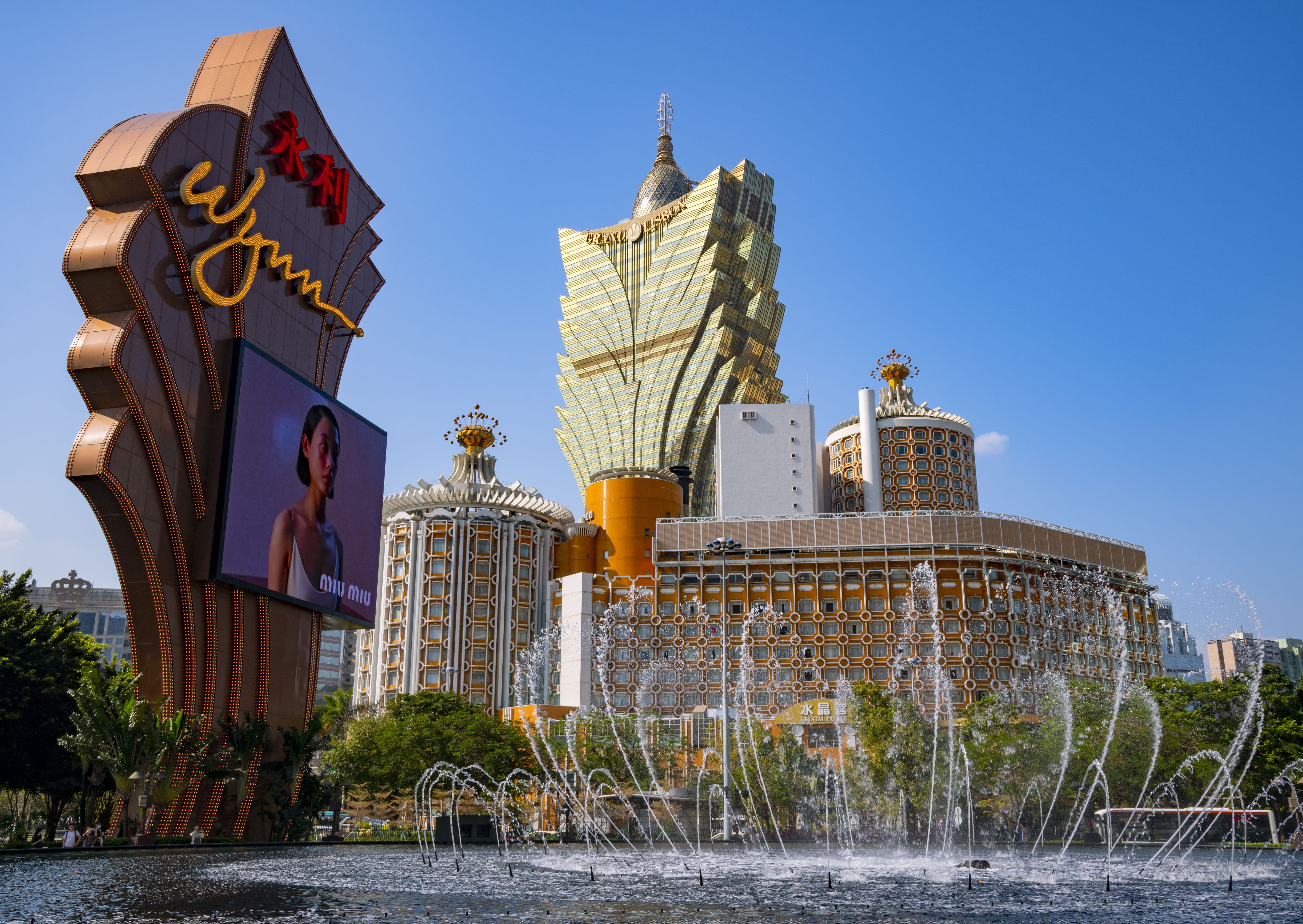 Nearly 10% stake in Wynn Resorts makes Landry CEO Fertitta its largest individual shareholder.