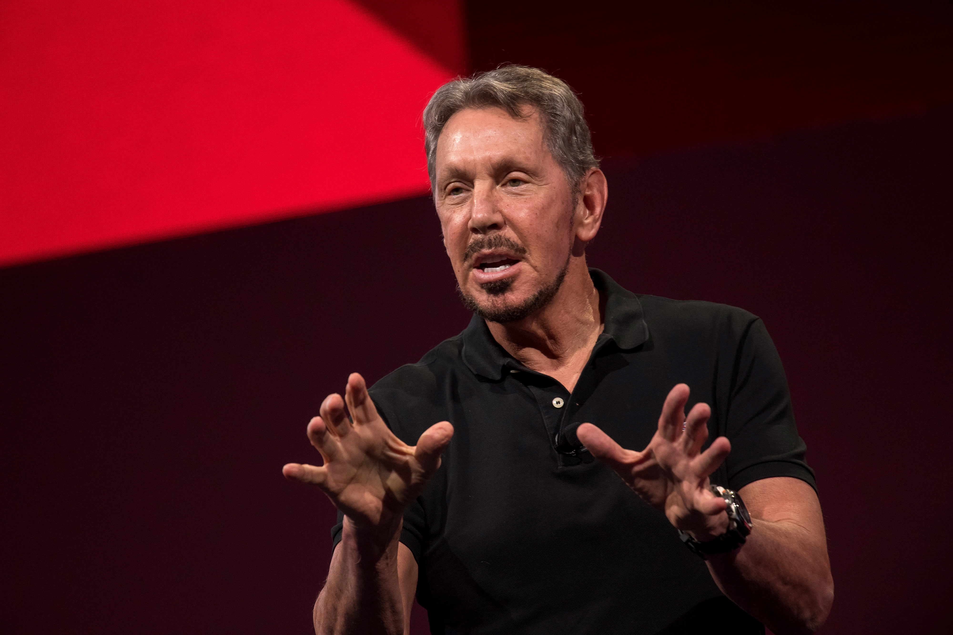 Despite missing earnings, Oracle shares rise on Google and OpenAI deals.