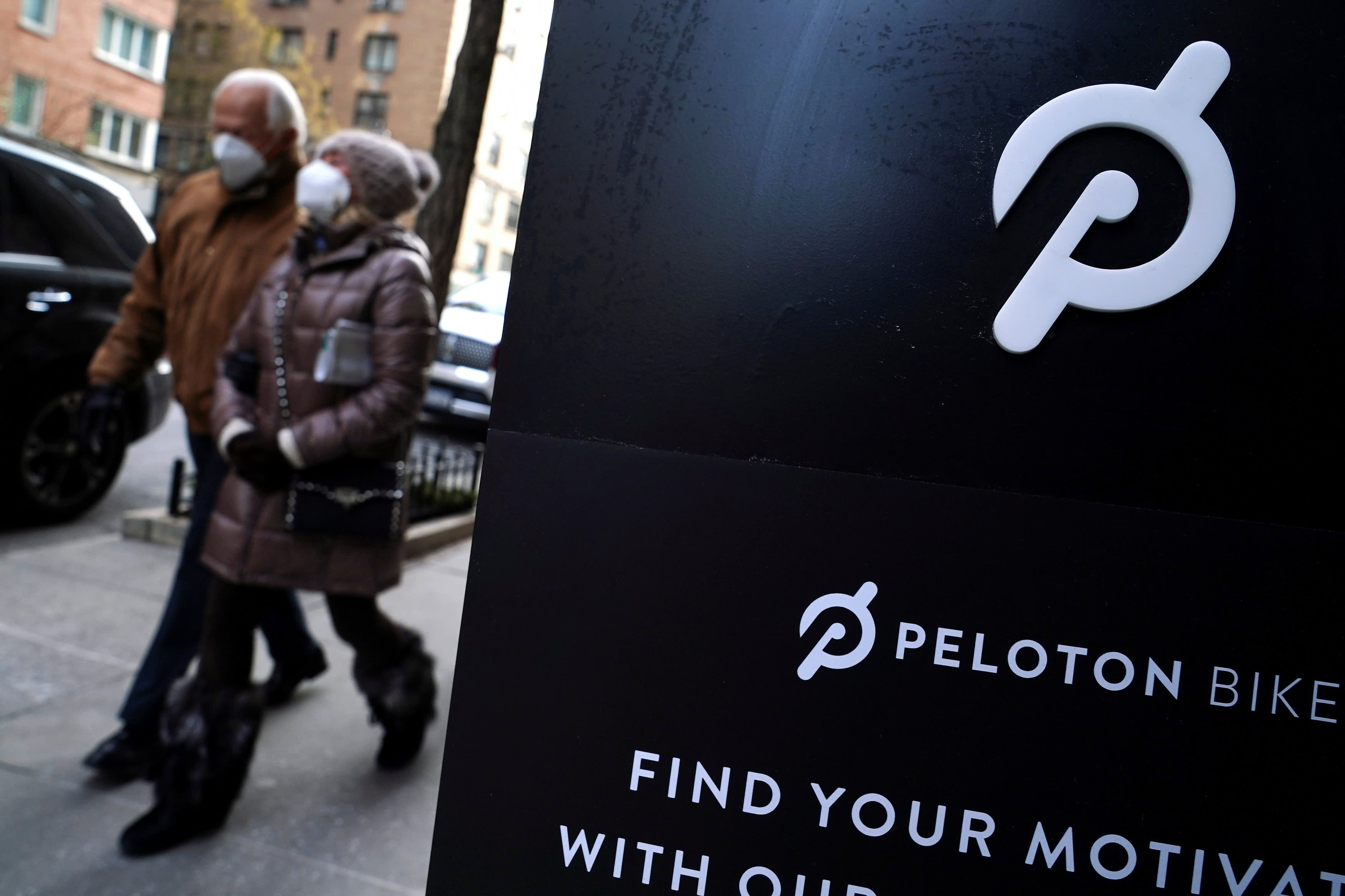 Peloton's turnaround plan leads to a 10% increase in share price and a decrease in losses.