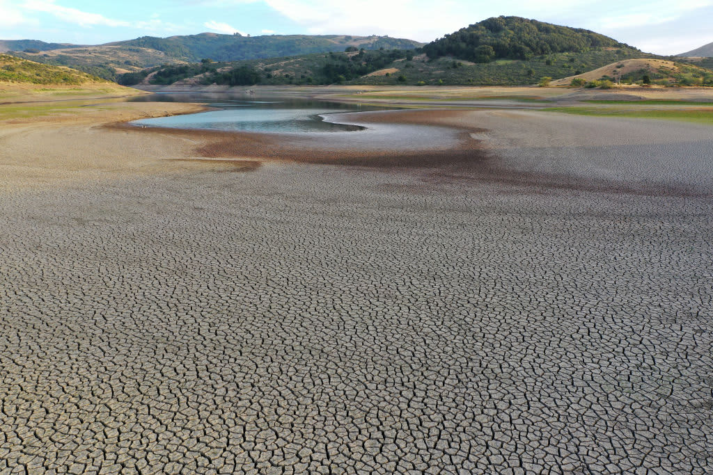 Early snowpack dissipation poses threat of third consecutive dry year in California.