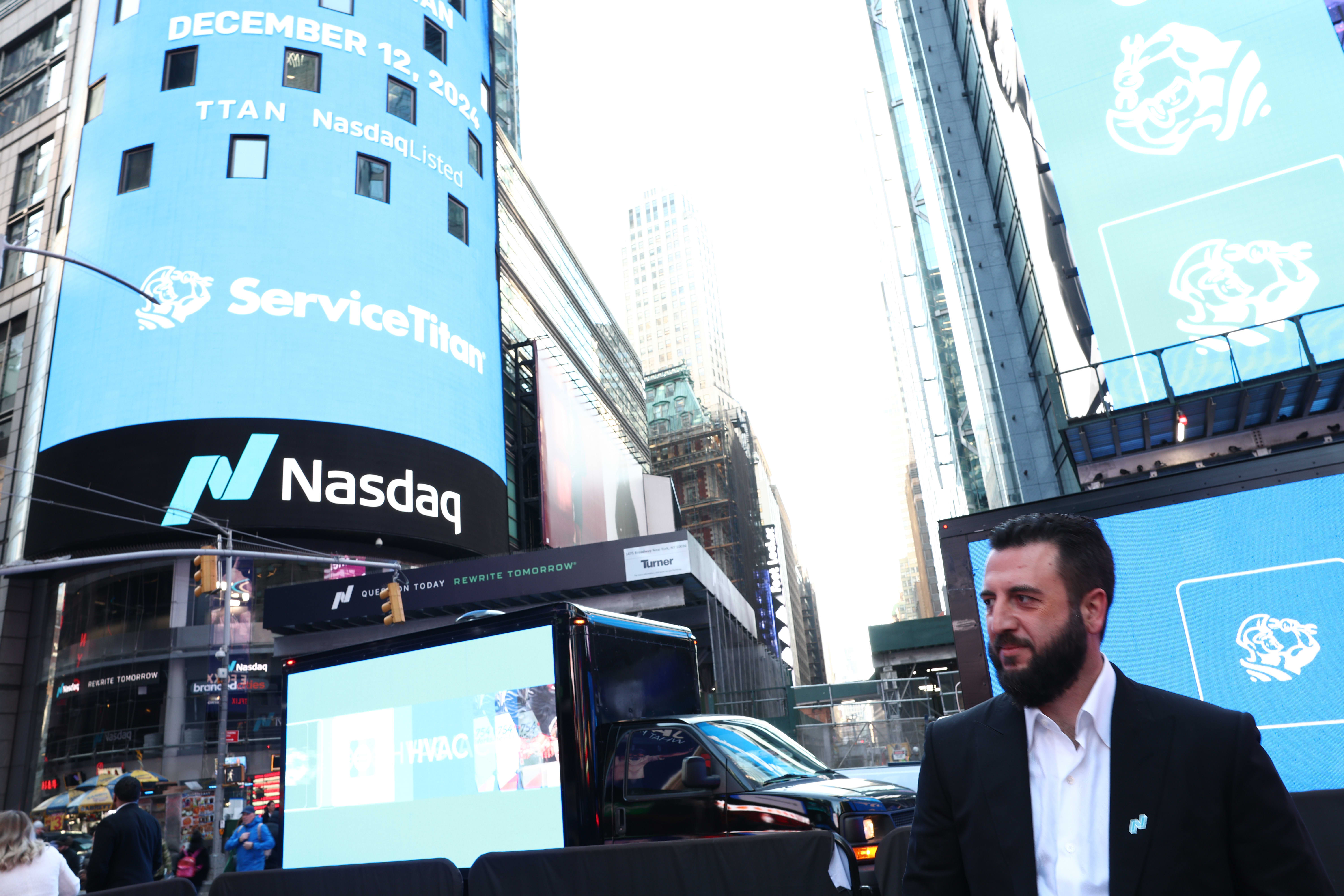 After selling shares at $71, ServiceTitan's Nasdaq debut sees its stock price rise to $101 in the cloud software vendor's initial public offering.