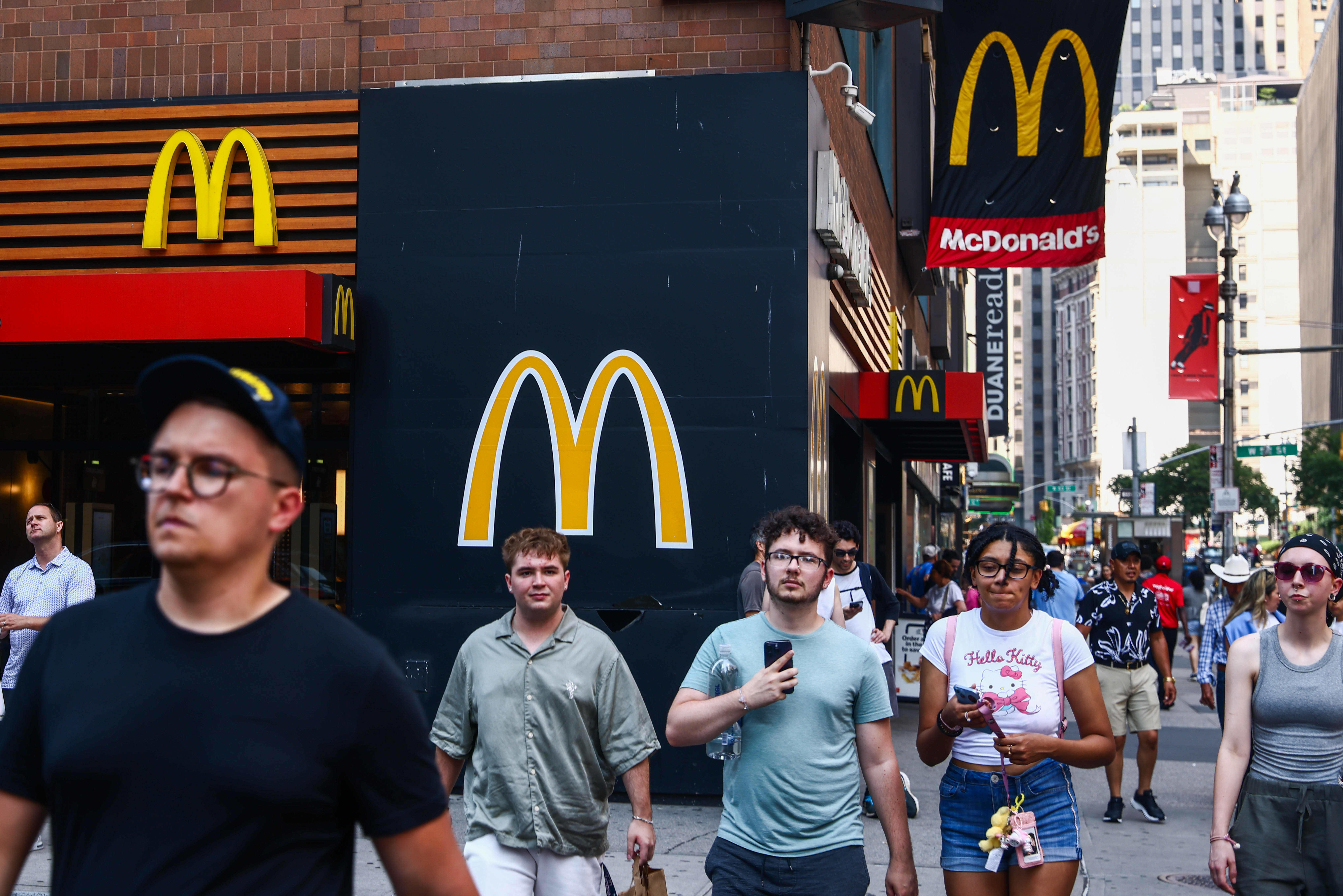 Operators at McDonald's are being advised to focus on winning over low-income consumers in order to improve the company's performance, according to a memo from a key executive.