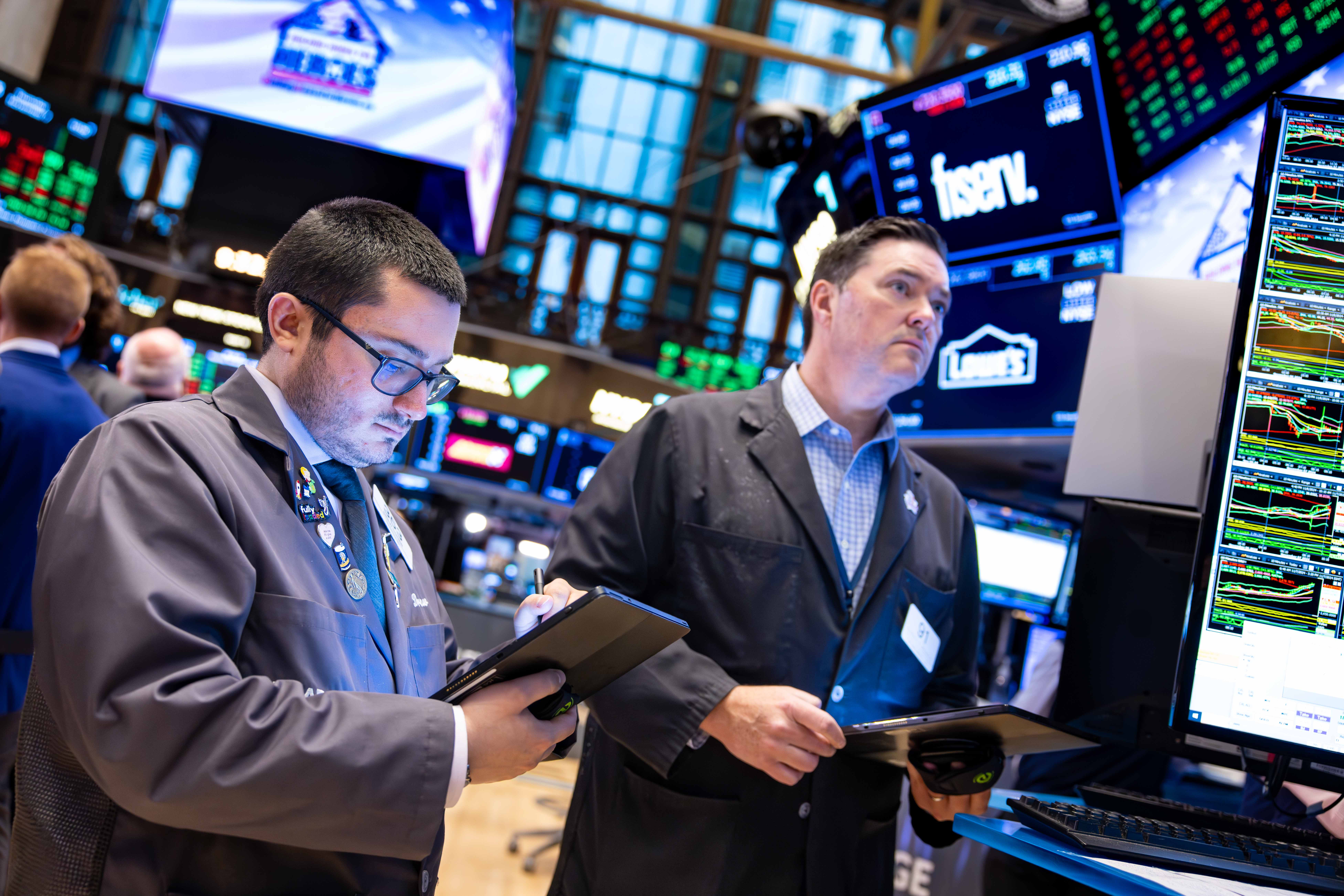 Slight increase in treasury yields as investors anticipate crucial labor data this week.