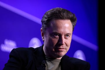 If Elon Musk continues to evade Twitter depositions, the SEC recommends imposing sanctions on him.