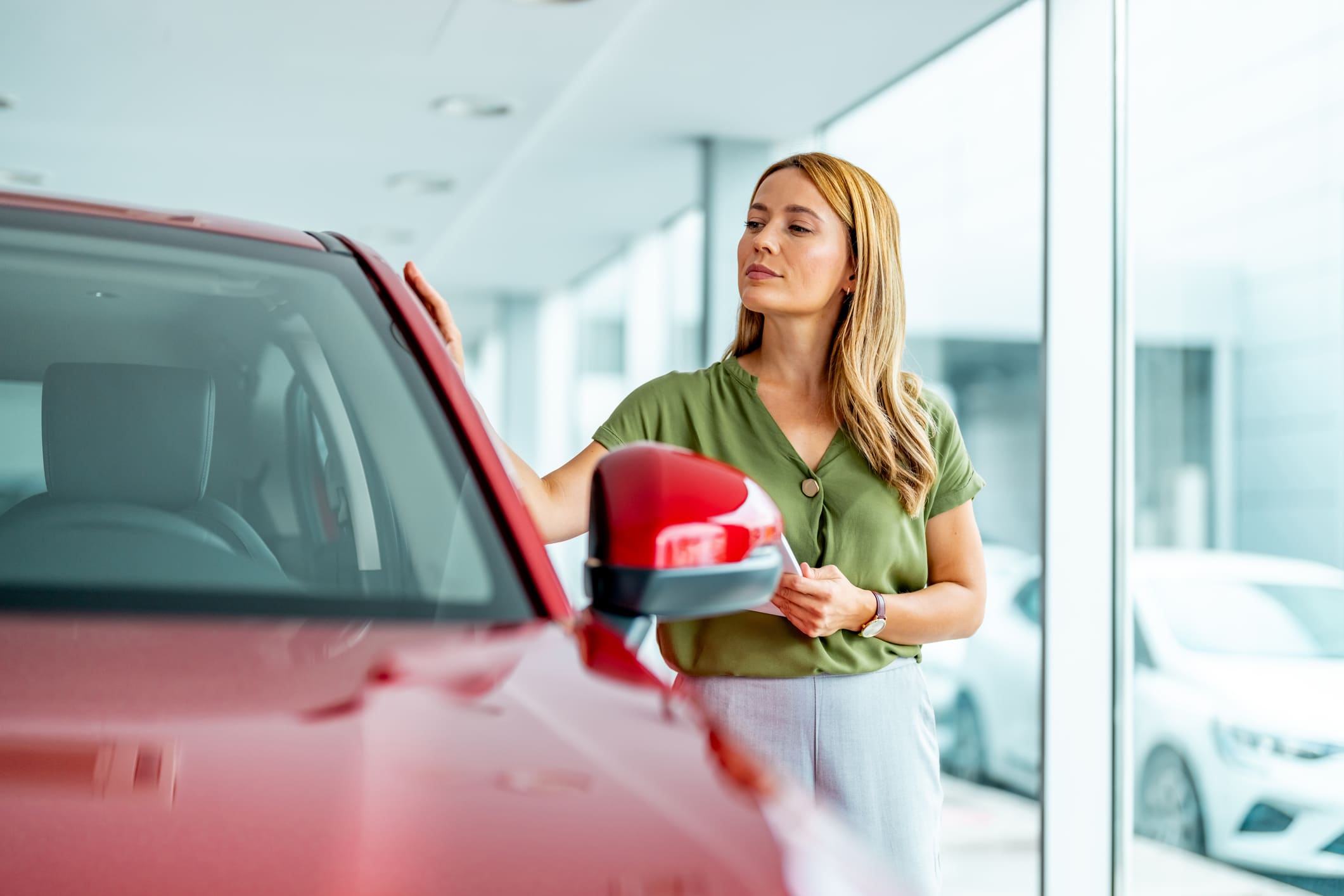 What is the minimum credit score required for purchasing a vehicle?