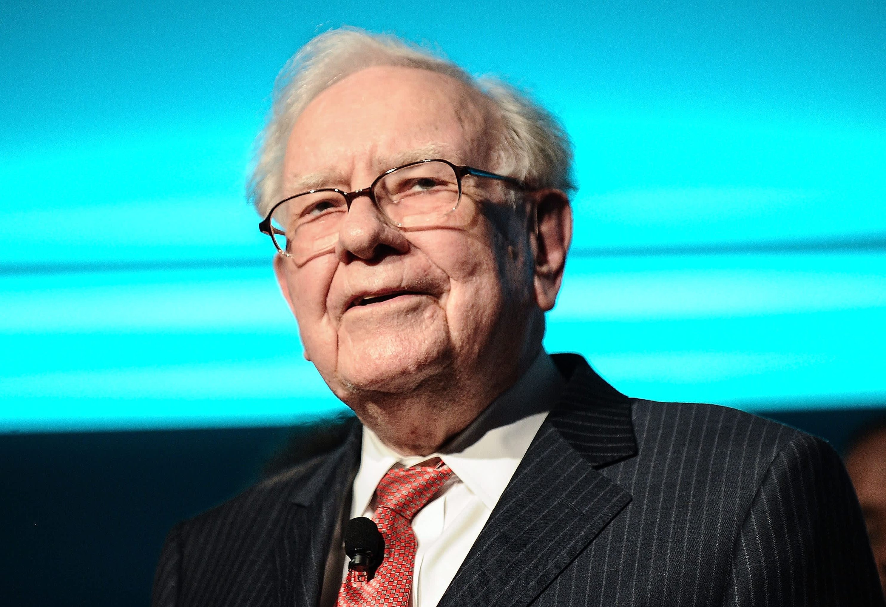 Before they pass away, Warren Buffett advises all parents to do one thing, regardless of their wealth.