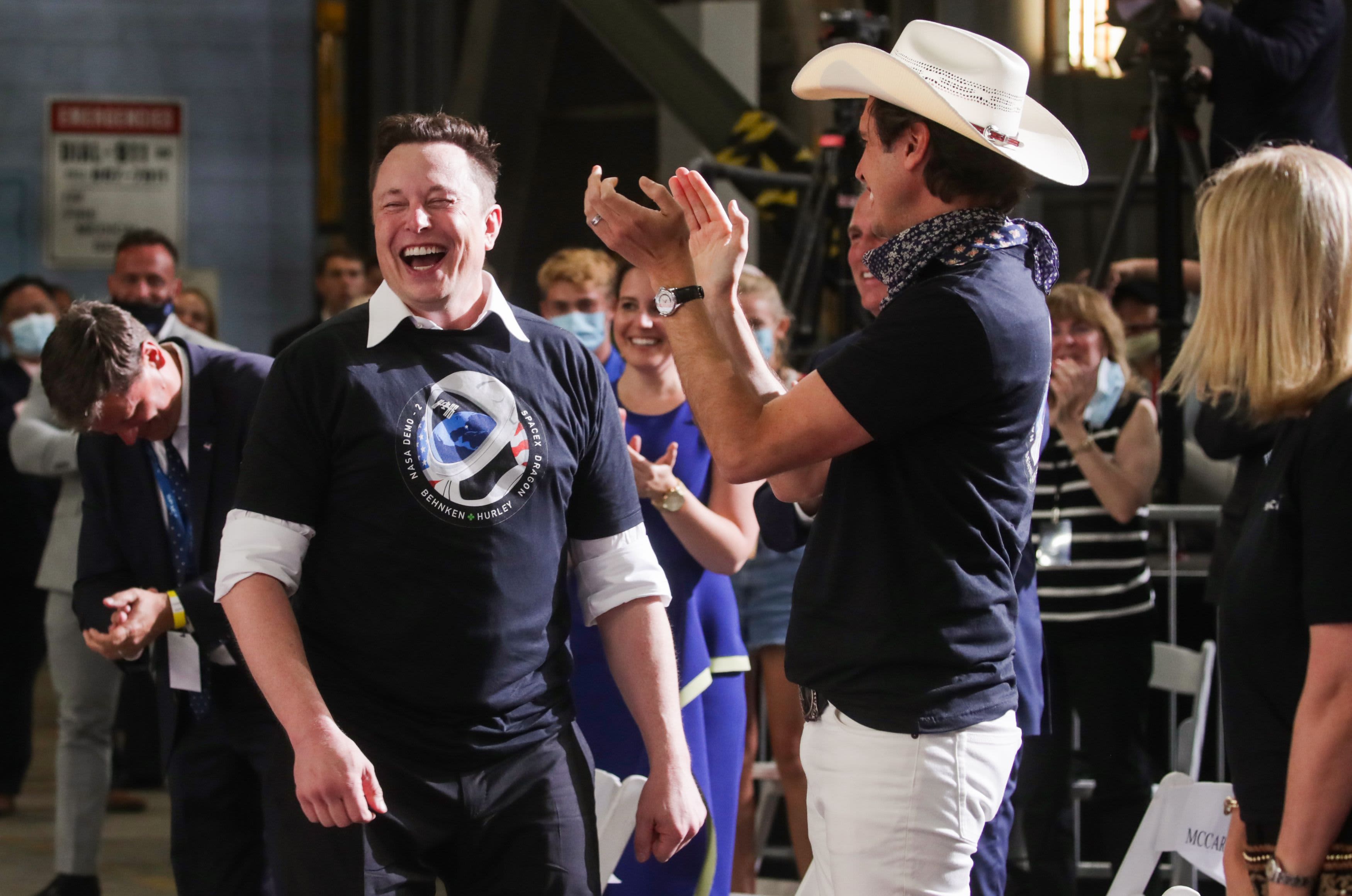 Pursuing an insider-trading investigation into Elon Musk and Kimbal Musk may be challenging.