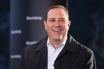 Cisco reports earnings beat, announces 7% workforce reduction.