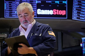 Overwhelming interest causes GameStop annual shareholder meeting server crash.