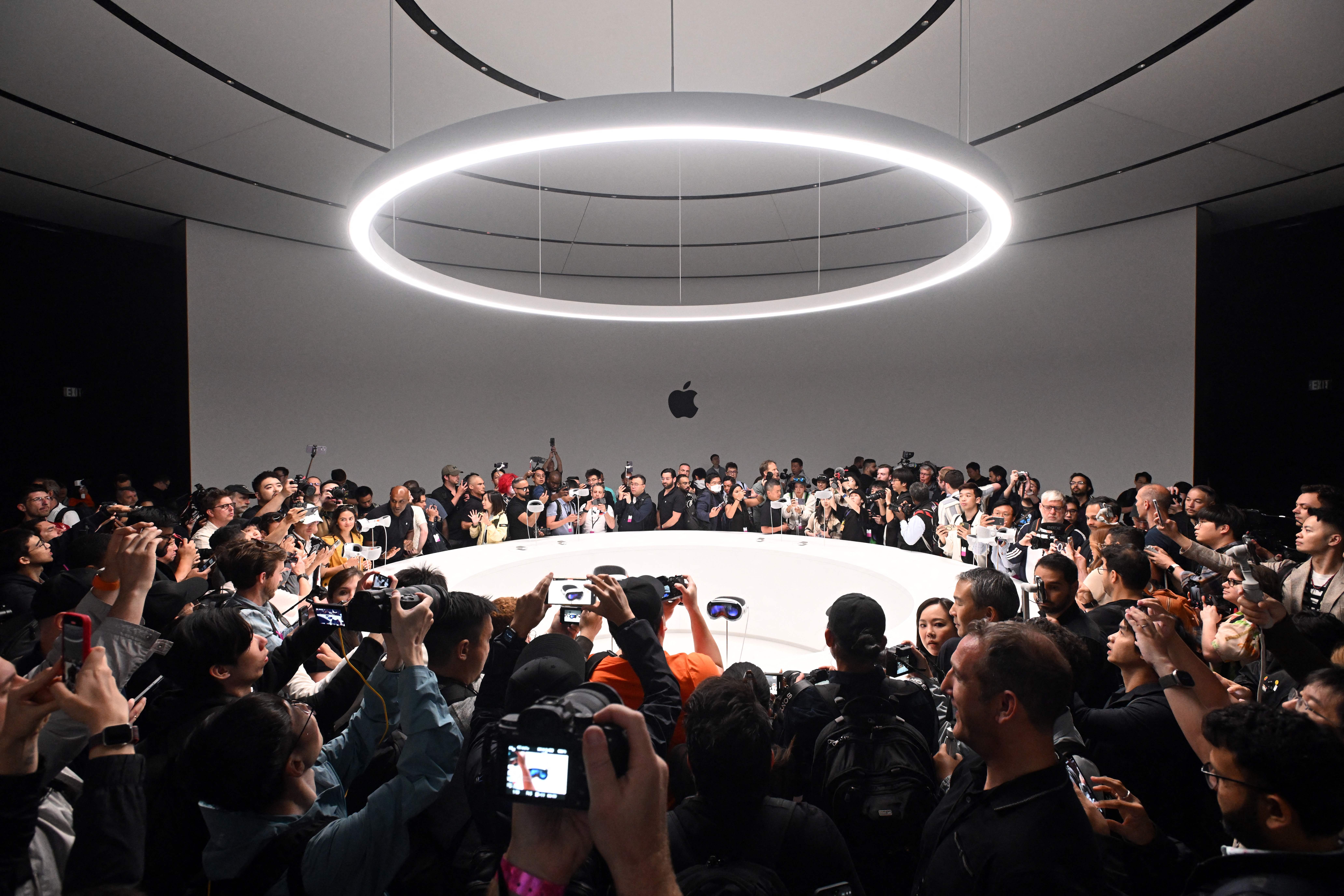 Apple's approach to AI spending and deployment differs from that of its Big Tech competitors.