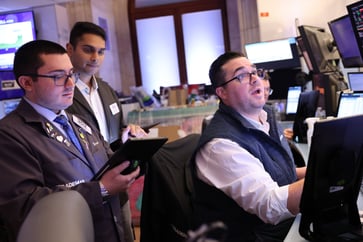 The 10-year Treasury yield decreases as traders assess the economic forecast.