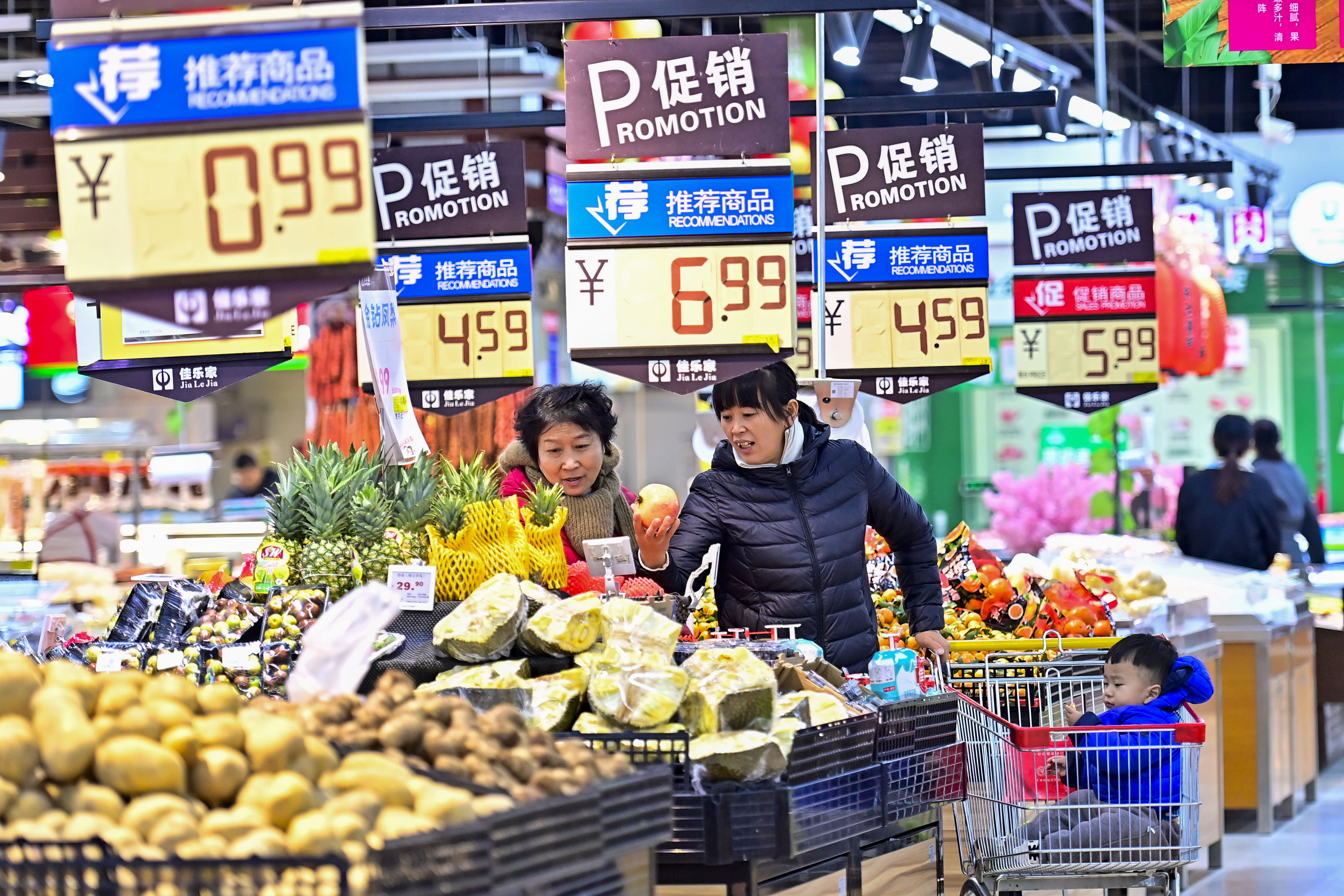 Inflation in China decreases in December, fueling concerns about deflation.